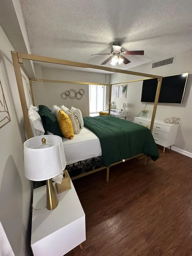 Oasis In The Heart Of Downtown Memphis Apartment