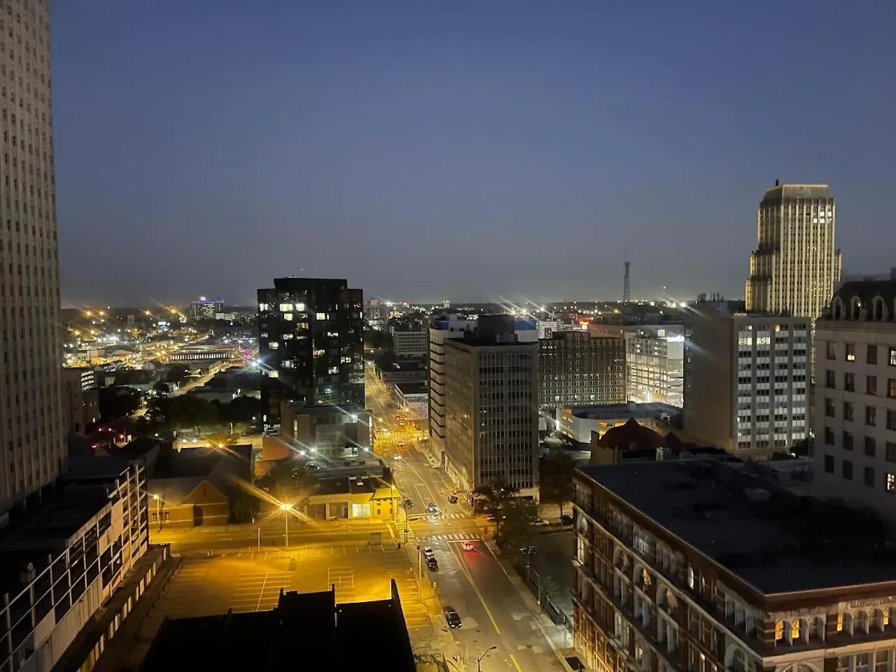 Oasis In The Heart Of Downtown Memphis Apartment